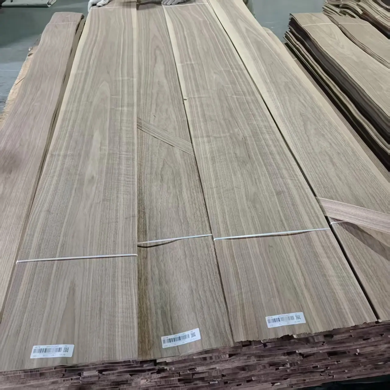 Quarter Sawn American Black Walnut Natural Wood Veneer for furniture, doors and decorative panels 7